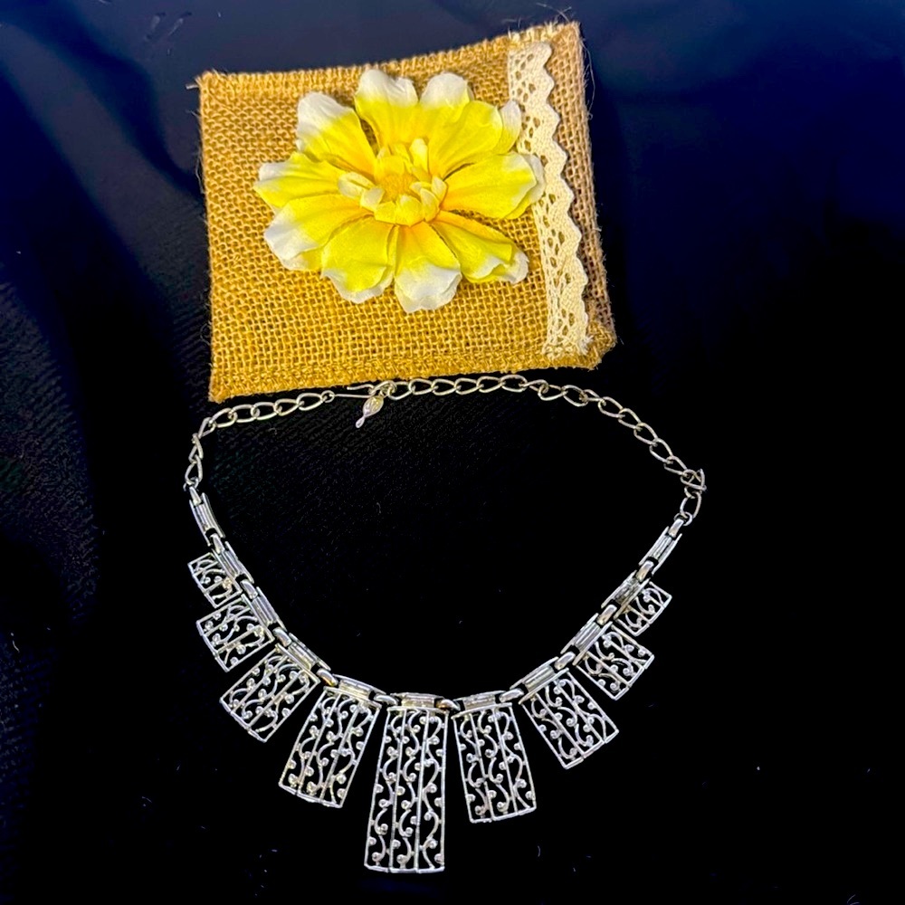 🌻HOST PICK🌻 Sarah Coventry Vintage necklace - Picture 2 of 5